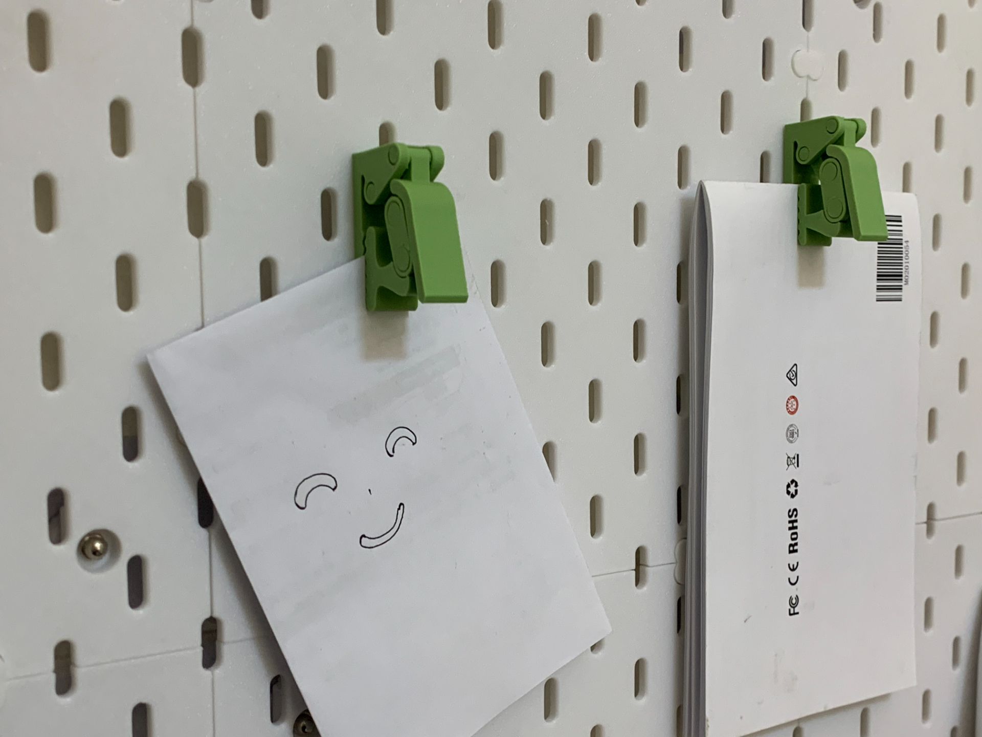 Photo / Document Clip for Skadis Pegboards